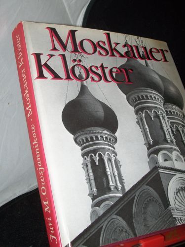 Product image of the product “Moskauer Klöster / Juri M. Owsjannikow. Mit Aufn. von Dmitri W. Belous. [Autoris. Übers. aus d. russ. Ms. von Waldemar Hein] ”