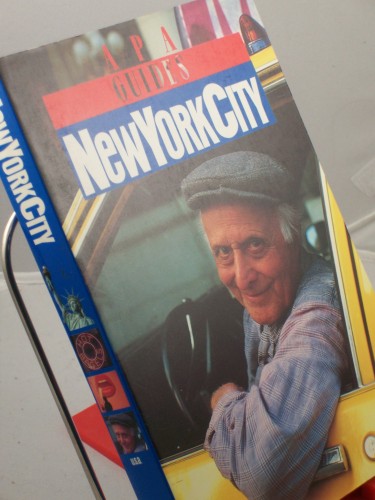 Artikelbild des Artikels “New York City ||NewYorkCity / hrsg. von Martha Ellen Zenfell. Fotogr.
von Catherine Karnow u.a. Ins Dt. übertr. von Moritz Boerner “