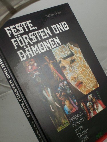 Product image of the product “Feste, Fürsten und Dämonen : religiöse Bräuche in d. Dritten Welt / Marcel Bauer... ”