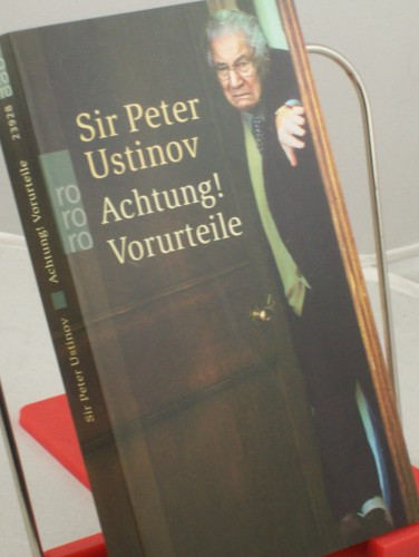 Artikelbild des Artikels “Achtung! Vorurteile / Sir Peter Ustinov. Nach Gesprächen mit Harald
Wieser und Jürgen Ritte “