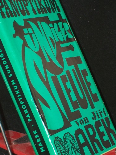 Artikelbild des Artikels “Panoptikum sündiger Leute / von Jiri Marek. Aus d. Tschech. von Karl-Heinz Jähn u. Gustav Just. Mit Illustrationen von Zden?k Mézl “