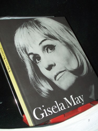 Artikelbild des Artikels “Gisela May : Schauspielerin u. Diseuse ; Bildbiogr. / Dieter Kranz “