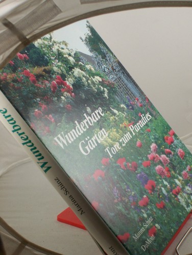 Artikelbild des Artikels “Wunderbare Gärten : Tore zum Paradies / Photos von Marina Schinz. Text von Susan Littlefield unter Mitarb. von Marina Schinz. Aus d. Amerikan. von Sascha Mantscheff “