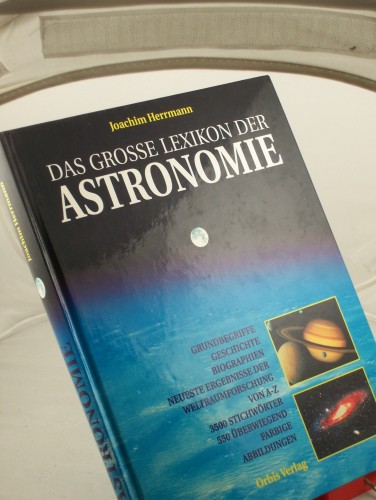 Artikelbild des Artikels “Das grosse Lexikon der Astronomie : Grundbegriffe, Geschichte,
Biographien, neueste Ergebnisse der Weltraumforschung von A - Z /
Joachim Herrmann. Hrsg. vom Lexikon-Institut Bertelsmann “