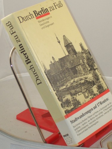 Artikelbild des Artikels “Durch Berlin zu Fuss : Wanderungen in Geschichte und Gegenwart / Hans
Prang u. Horst Günter Kleinschmidt. Mit Fotos von Vera u. Dieter
Breitenborn. Kartenskizzen Hans-Joachim Krause “