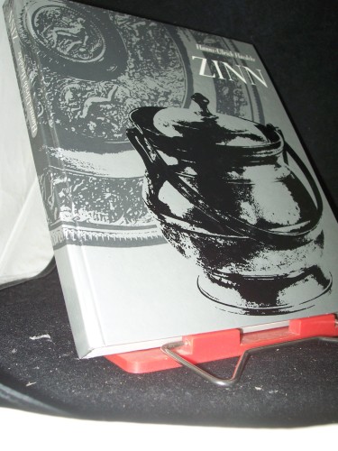 Artikelbild des Artikels “Zinn : Zentren d. Zinngiesserkunst von d. Antike bis z. Jugendstil /
Hanns-Ulrich Haedeke “