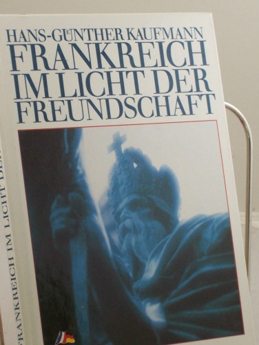 Artikelbild des Artikels “Frankreich im Licht der Freundschaft / Hans-Günther Kaufmann. Die
Texte zu d. Bildern schrieb Alois Fink “