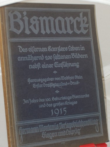 Artikelbild des Artikels “Bismarck : Des eisernen Kanzlers Leben in annähernd 200 Bildern nebst e. Einführung ; Im J. d. 100. Geburtstags Bismarcks u. d. großen Krieges / Hrsg. von Walther Stein “
