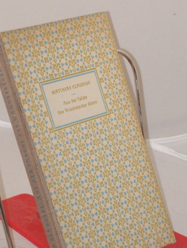 Artikelbild des Artikels “Aus der Tasche des Wandsbecker Boten : Ein Claudius-Brevier / Matthias
Claudius. Ausgewählt, eingel. u. mit e. Schlusswort versehen von
Martha Kühne “