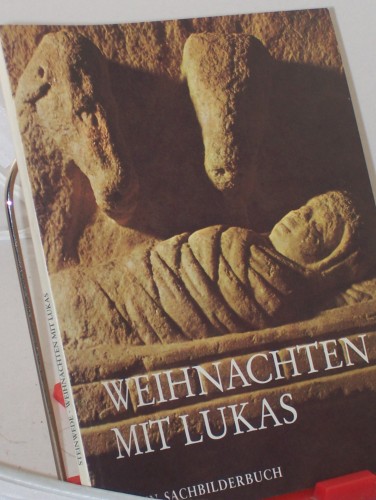 Artikelbild des Artikels “Weihnachten mit Lukas : e. Sachbilderbuch / von Dietrich Steinwede.
Zeichn. von Fulvio Testa “