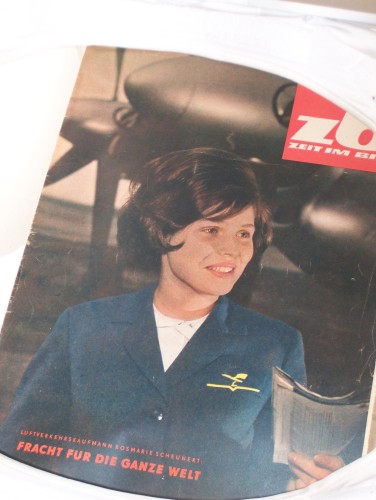 Artikelbild des Artikels “21/1963, Luftverkehrskaufmann Rosmarie Scheunert, Fracht für die
ganze Welt “