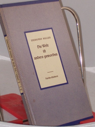 Artikelbild des Artikels “Die Welt ist anders geworden : Vom Weg d. Kirche im 20. Jh. / Eberhard
Müller “