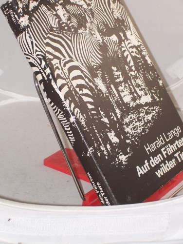 Artikelbild des Artikels “Auf den Fährten wilder Tiere / Harald Lange. Kartenzeichn.: Dietmar
Kunz “