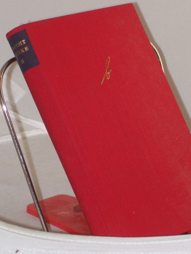 Artikelbild des Artikels “Stücke. Band. 2. Leben Eduards d. Zweiten von England / Mann ist
Mann.[Red.: Elisabeth Hauptmann u. a.] “