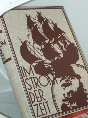 Artikelbild des Artikels “Im Strom der Zeit : Völkerschicksale u. Weltgeschehen im Laufe d.
Jahrtausende / Paul Seelhoff. Mit e. Geleitw. von Walter Bloem “