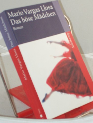 Artikelbild des Artikels “Das böse Mädchen : Roman / Mario Vargas Llosa. Aus dem Span. von
Elke Wehr “