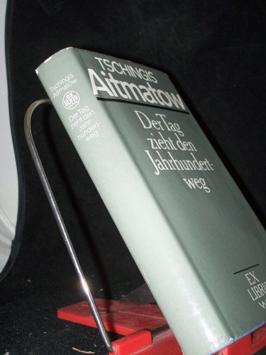 Artikelbild des Artikels “Der Tag zieht den Jahrhundertweg : Roman / Tschingis Aitmatow. Aus d.
Russ. von Charlotte Kossuth “