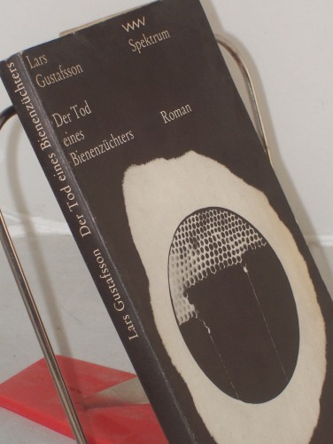 Artikelbild des Artikels “Der Tod eines Bienenzüchters / Lars Gustafsson. Aus d. Schwed. von
Verena Reichel “