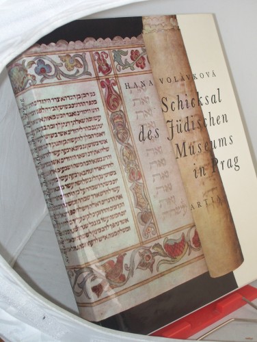 Artikelbild des Artikels “Schicksal des Jüdischen Museums in Prag / Hana Volavkova. Dt. v.
Erich Bertleff “