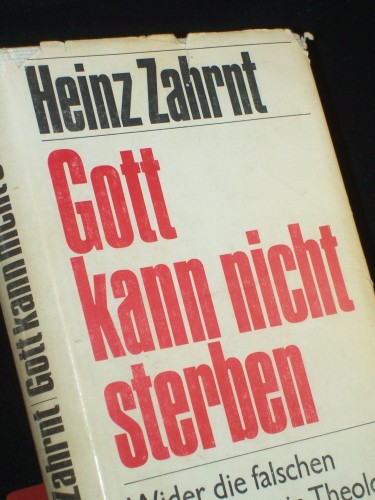 Artikelbild des Artikels “Gott kann nicht sterben : Wider d. falschen Alternativen in Theologie
u. Gesellschaft / Heinz Zahrnt “