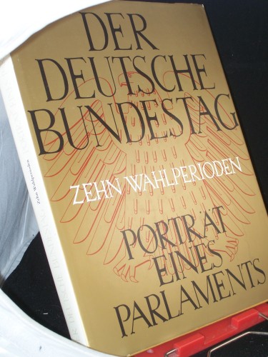 Artikelbild des Artikels “Der Deutsche Bundestag : 10 Wahlperioden ; Portr. e. Parlaments / Texte von Helmut Herles, mit e. Essay von Carlo Schmid. Fotogr. haben Josef A. Slominski... “