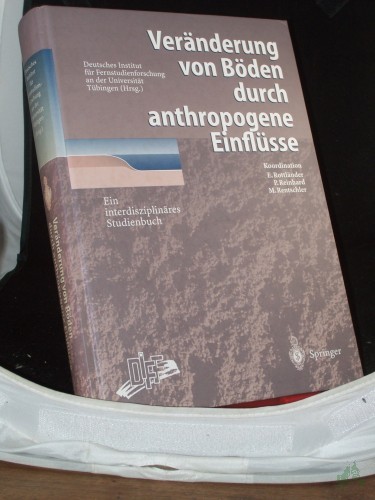 Product image of the product “Veränderung von Böden durch anthropogene Einflüsse : ein interdisziplinäres Studienbuch ; mit 39 Tabellen / hrsg. vom Deutschen Institut für Fernstudienforschung an der Universität Tübingen. Konzeption, Entwicklung, Evaluation und Organisat ”