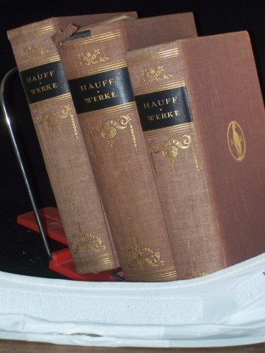 Artikelbild des Artikels “Gesammelte Werke : 3 Bände / Wilhelm Hauff. Eingel. von Fred von
Zollikofer Mehrteiliges Werk “