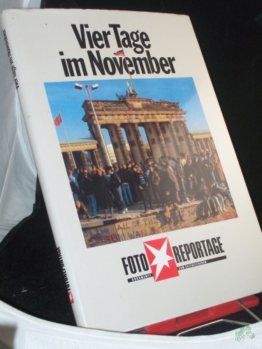 Artikelbild des Artikels “Vier Tage im November / Mit Beitr. von Walter Momper u. Helfried Schreiter. Hrsg. Klaus Liedtke “