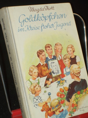 Artikelbild des Artikels “Goldköpfchen im Kreise froher Jugend : Band 539, Erzählg f. junge
Mädchen / Magda Trott. Mit Bildern v. Lotte Oldenburg-Wittig “