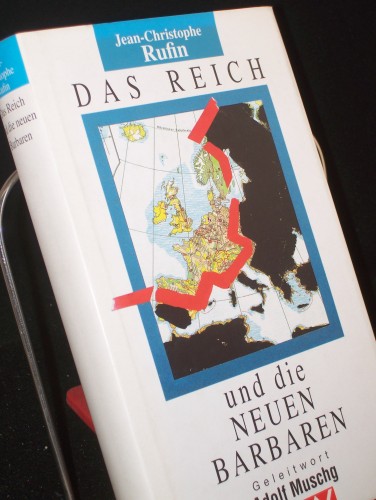 Artikelbild des Artikels “Das Reich und die neuen Barbaren / Jean-Christophe Rufin. Aus dem Franz. von Joachim Meinert. Mit einem Geleitw. von Adolf Muschg “
