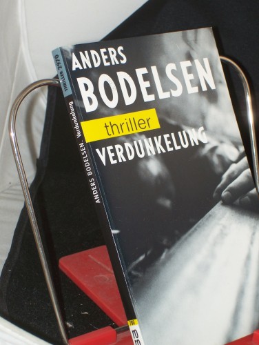Artikelbild des Artikels “Verdunkelung / Anders Bodelsen. Aus dem Dän. von Rainer Kyster “