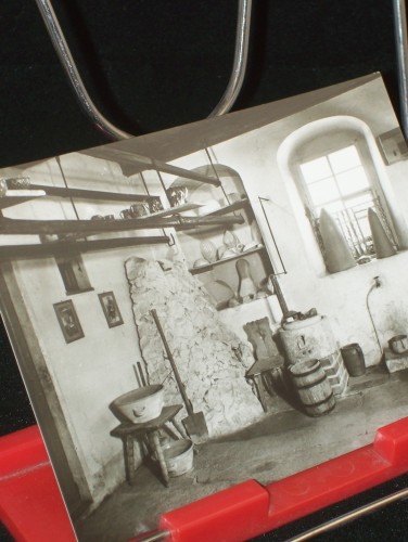 Artikelbild des Artikels “Kohren-Salis, Kreis Geithain, Töpfermuseum, Töpferwerkstatt mit
Tonberg und Glasurmühle “