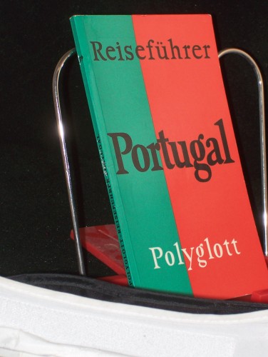 Artikelbild des Artikels “Portugal mit Madeira und Azoren / Verf.: Bent Blasius u. Torben J.
Meyer. Aus d. Dän. Dt. Bearb.: Horst J. Becker. Zeichn.: Ib Withen “