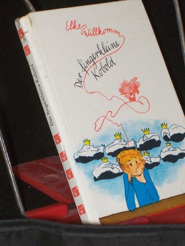 Artikelbild des Artikels “Der fingerkleine Kobold / Elke Willkomm. [Ill. von Eberhard Neumann] “