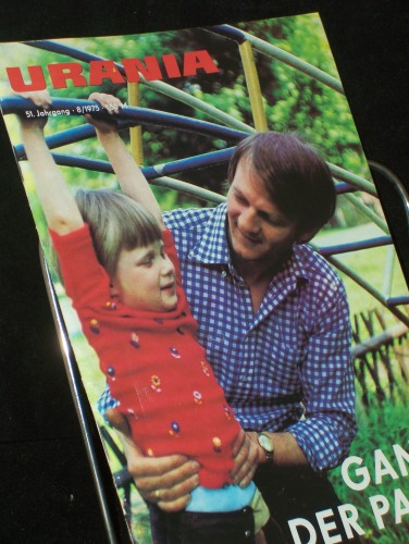 Artikelbild des Artikels “8/1975, Ganz der Papa, Prof. Dr. P. A. Steiniger Dr. H. Hetzer Dr. H.
Reinhardt Obering. G. Bornschein Dipl.-Ing. oec. A. Danitz Dipl.-Ing
oec. K.-L. Zerbin F. G. Gurwitsch Prof. Dr. J. Kunze Dr. S. Scherneck
B. Gundermann Dr. R. Naumann Dr “