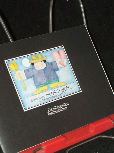 Artikelbild des Artikels “Herzlich grüsst... : 38 heraustrennbare farb. Kunstpostkarten /
Jürgen Spohn “