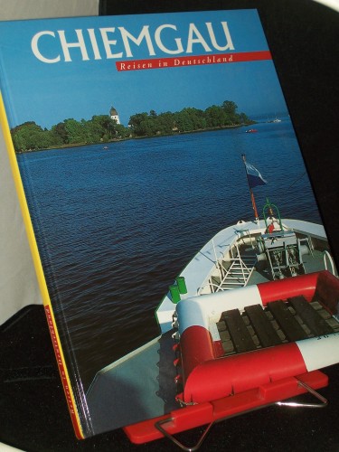 Artikelbild des Artikels “Chiemgau : Herrenchiemsee und Fraueninsel / Fotos: Georg Kürzinger.
Text: Rita Baedeker ; Marie-Louise Schmeer-Sturm “