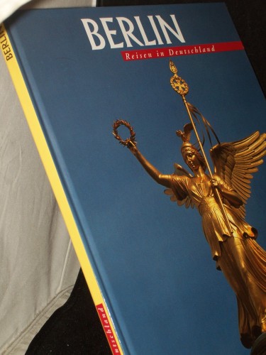 Artikelbild des Artikels “Berlin / Fotos: Susanne Hinderks. Text: Rudolf Walter Leonhardt ; Paul
Otto Schulz “