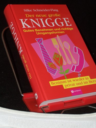 Artikelbild des Artikels “Der neue große Knigge : gutes Benehmen und richtige Umgangsformen ; [Benimm ist wieder in privat und im Beruf] / Silke Schneider-Flaig. [Ill.: Leonhard Büttner] “