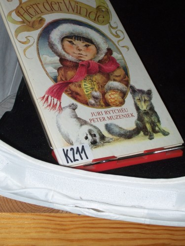 Artikelbild des Artikels “Herr der Winde : 3 Geschichten über d. Jungen Jooreljo / erzählt von Juri Rytche͏̈u. Übers. von Thomas Reschke. Ill. von Peter Muzeniek “