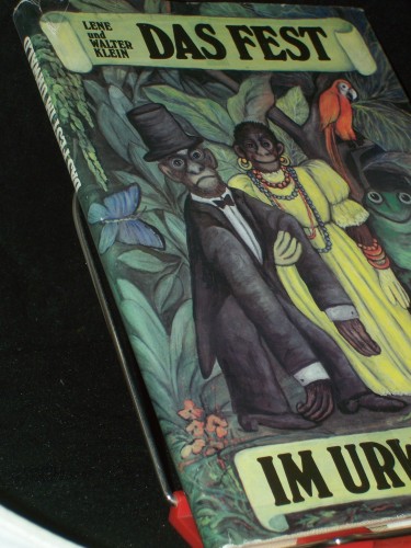 Artikelbild des Artikels “Das Fest im Urwald : Märchen, Sagen u. Volkserzählungen aus
Brasilien / neu erzählt von Lene u. Walter Klein. Ill. von Nuria
Quevedo “