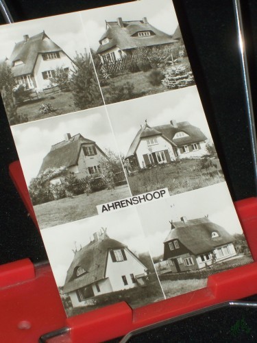 Product image of the product “Ostseebad AHRENSHOOP, Rohrdach Häuser am Weg zum Hohen Ufer, Foto Fritz Wegscheider ”