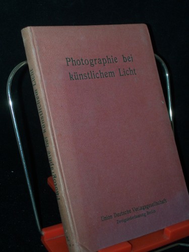 Artikelbild des Artikels “Photographie bei künstlichem Licht : Anleitung zum Photographieren bei Magnesiumlicht sowie anderen künstlichen Lichtquellen / von E. Holm “