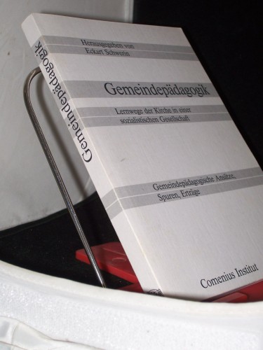 Artikelbild des Artikels “Gemeindepädagogik : Lernwege der Kirche in einer sozialistischen
Gesellschaft ; gemeindepädagogische Ansätze, Spuren, Erträge /
[Comenius-Institut]. Hrsg. von Eckart Schwerin “