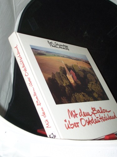 Artikelbild des Artikels “Mit dem Ballon über Ostdeutschland / Martin Ahrends... “