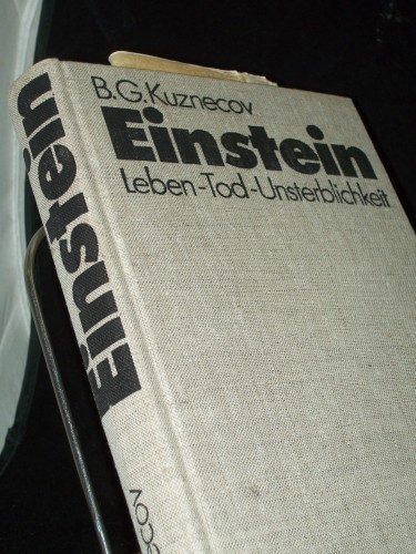 Artikelbild des Artikels “Einstein : Leben, Tod, Unsterblichkeit / B. G. Kuznecov. In dt. Sprache hrsg. von H. Fuchs. Mit e. Geleitw. von H.-J. Treder. [Aus d. Russ. übers. von Siegfried Wollgast unter Mitw. von Helmut Fuchs] “