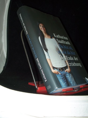 Artikelbild des Artikels “Du bist ok, so wie du bist : das Ende der Erziehung / Katharina
Saalfrank “