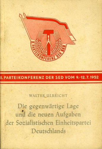 Artikelbild des Artikels “Die gegenwärtige Lage und die neuen Aufgaben der Sozialistischen
Einheitspartei Deutschlands : Ref. auf d. 2. Parteikonferenz d. SED,
Berlin, 9.-12. Juli 1952 / Walter Ulbricht “