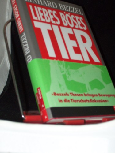 Artikelbild des Artikels “Liebes, böses Tier : die falsch verstandene Kreatur / Einhard Bezzel “