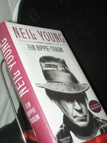 Artikelbild des Artikels “Ein Hippie-Traum / Neil Young. Aus dem Engl. von Stefanie Jacobs... “